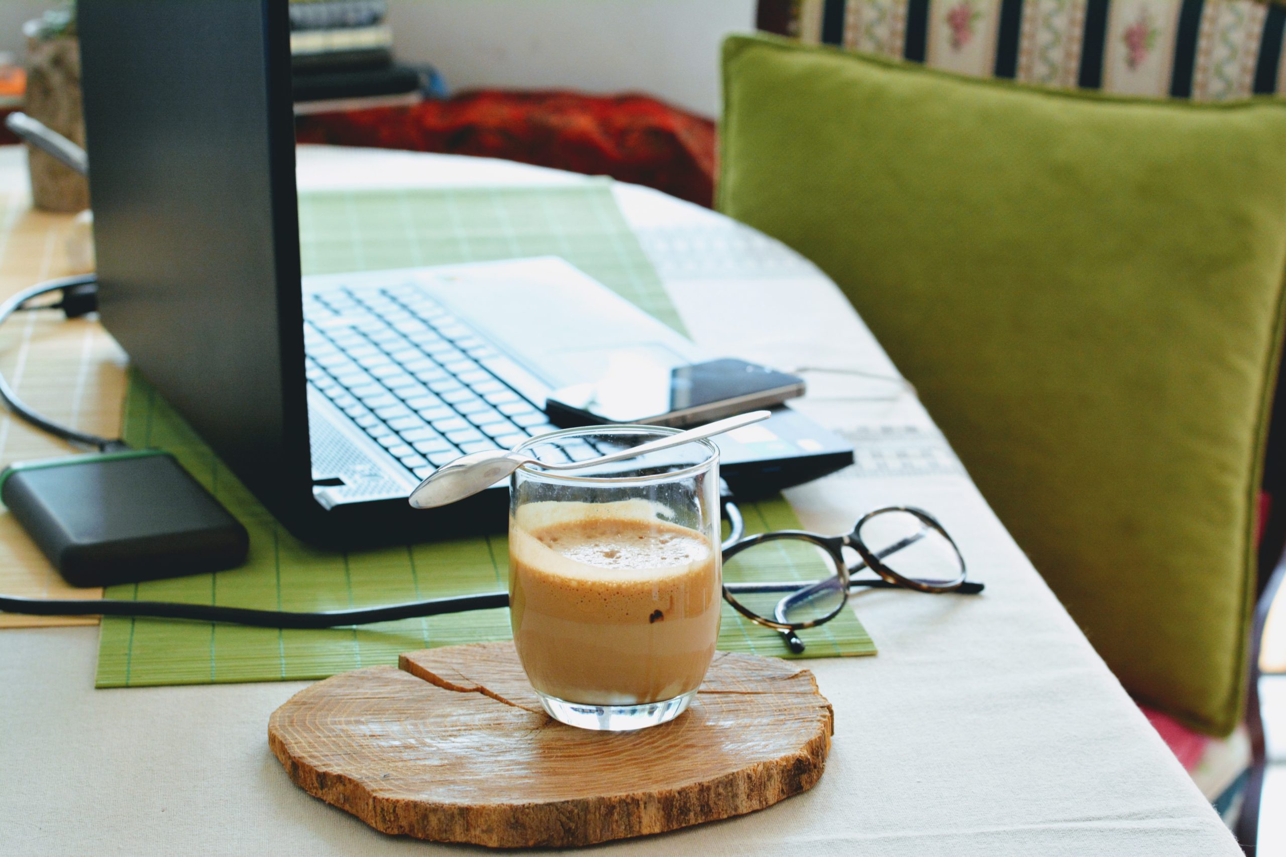 7 Problems Working From Home (And How You Can Solve Them)